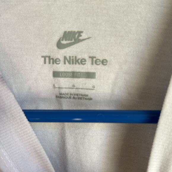 Nike white mini cropped short air brush front graphic size large - Picture 3 of 4